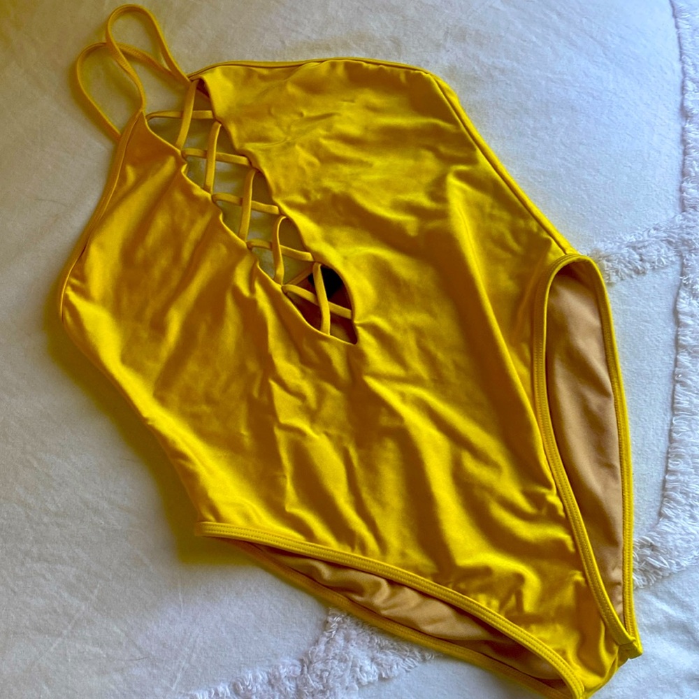 Fredrick’s Of Hollywood very sexy one piece swim suit bodysuit yellow